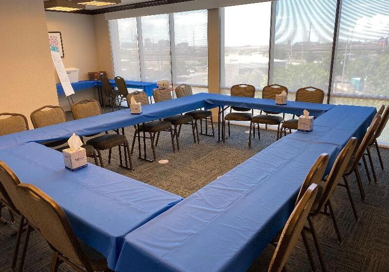 فندق Holiday Inn Express & Suites Albuquerque Historic Old Town, An Ihg