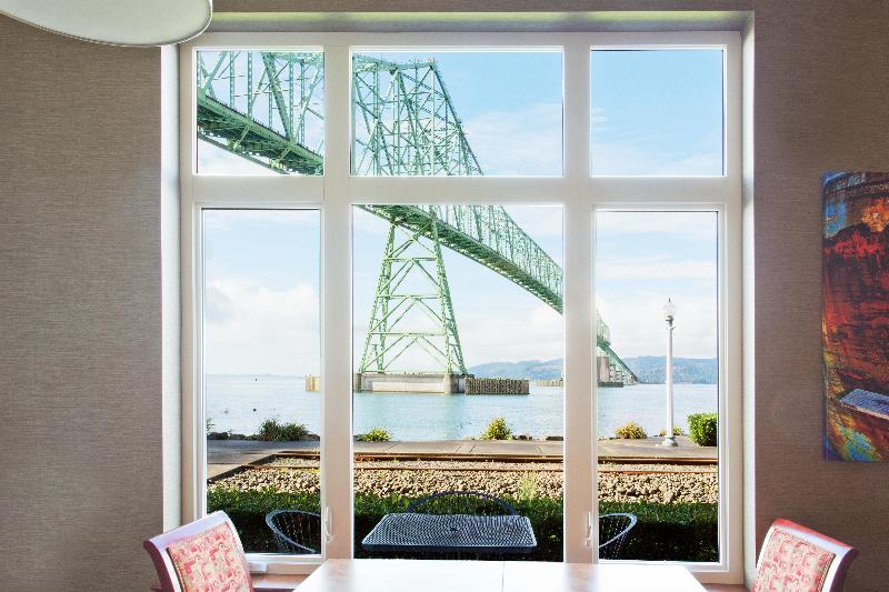 Holiday Inn Express Hotel & Suites Astoria, An Ihg