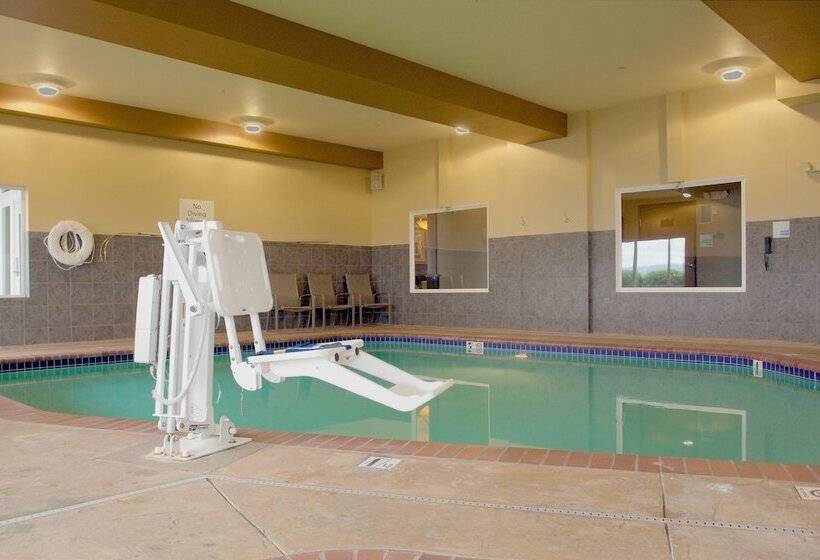 Holiday Inn Express Hotel & Suites Astoria, An Ihg