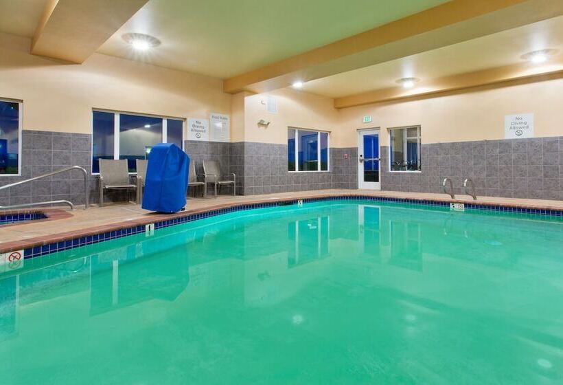 Holiday Inn Express Hotel & Suites Astoria, An Ihg