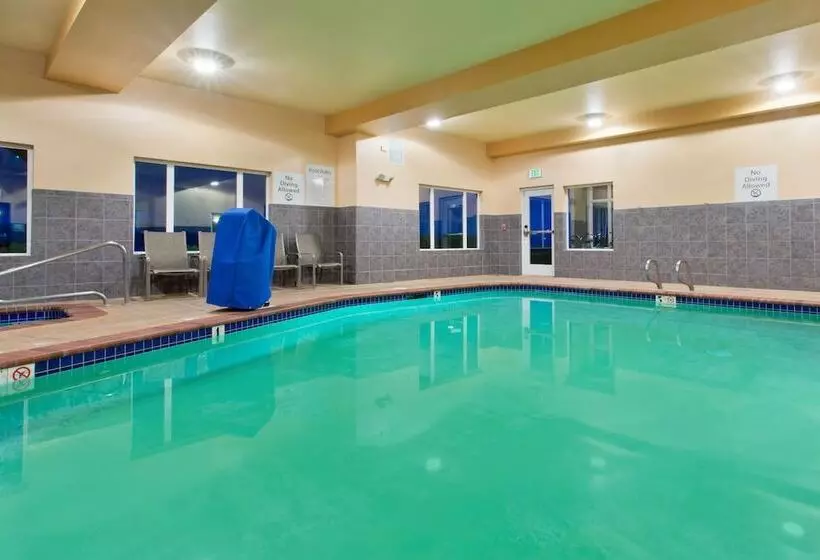 Holiday Inn Express Hotel & Suites Astoria, An Ihg