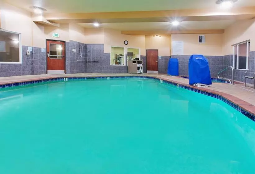 Holiday Inn Express Hotel & Suites Astoria, An Ihg