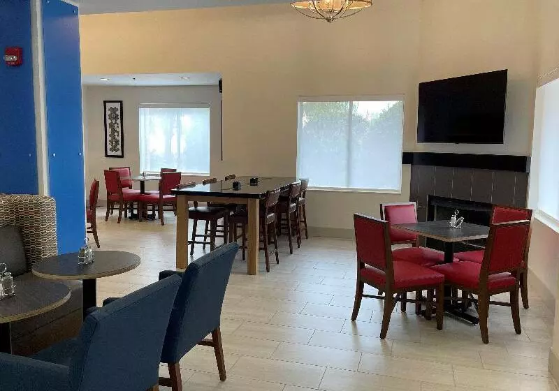 Holiday Inn Express Hotel & Suites Bluffton At Hilton Head Area, An Ihg