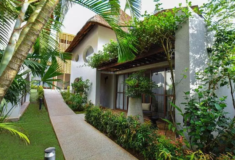 Le Petit Village Boutique Hotel & Spa