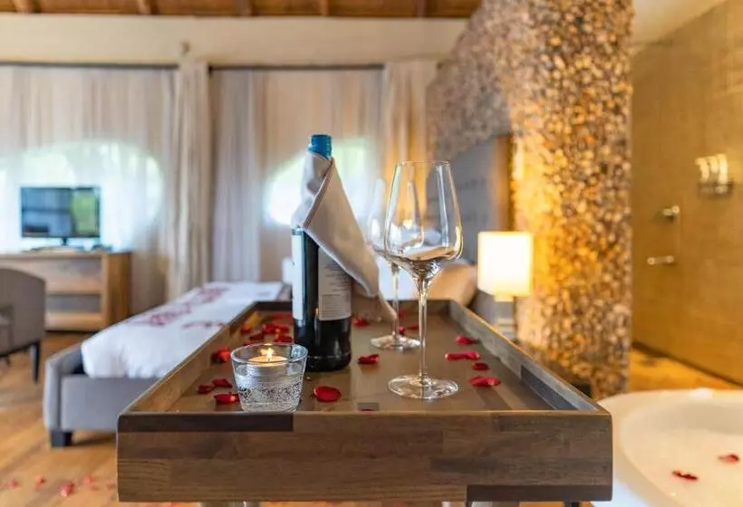 Le Petit Village Boutique Hotel & Spa