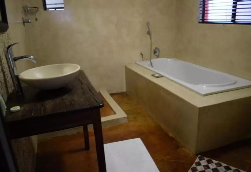 Отель Ruby Rock Executive Guest House