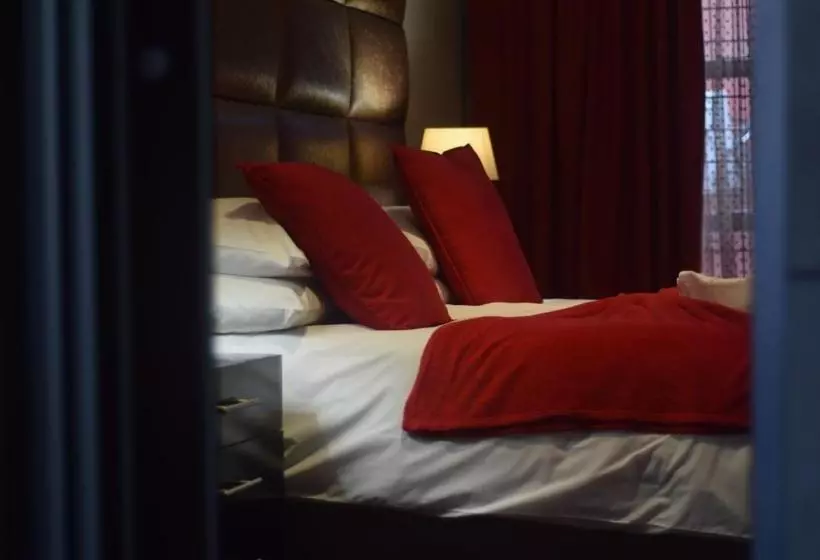 Отель Ruby Rock Executive Guest House