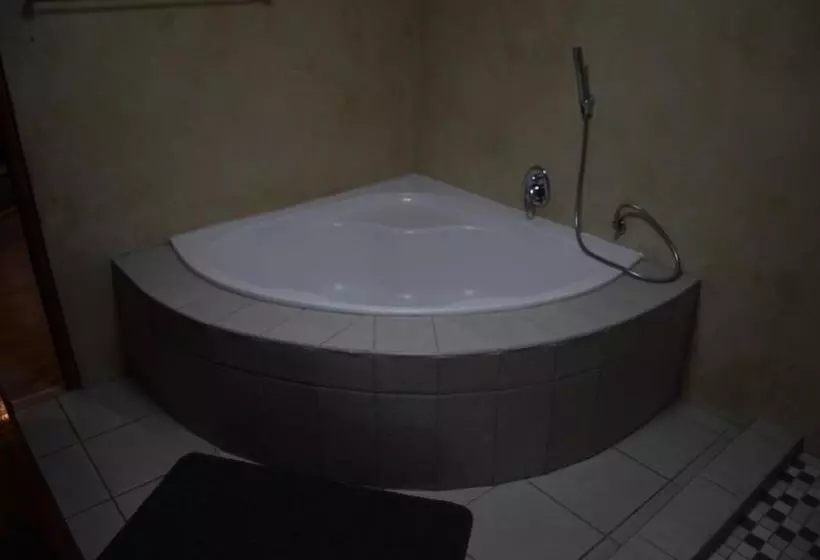 Отель Ruby Rock Executive Guest House