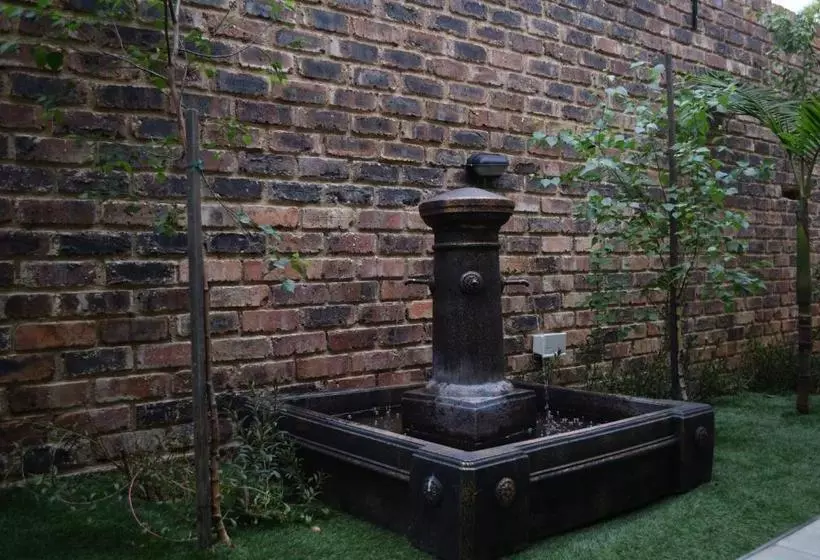 Отель Ruby Rock Executive Guest House