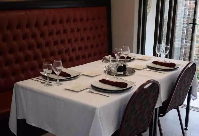 Отель Ruby Rock Executive Guest House