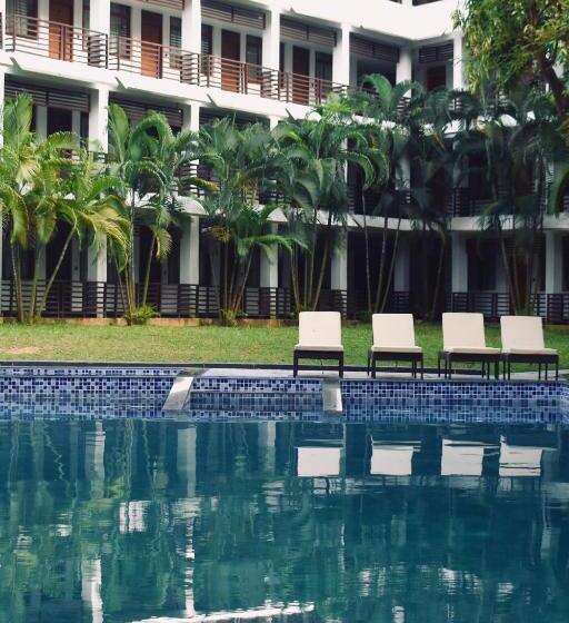 هتل Silver Sand Sentinel