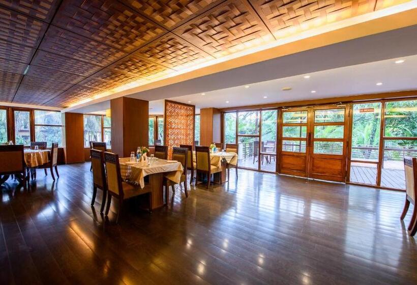 هتل Silver Sand Sentinel