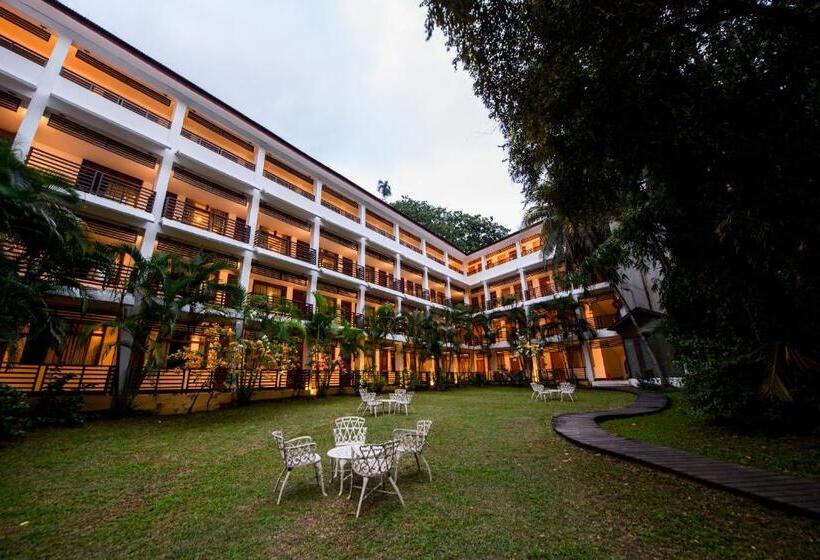 هتل Silver Sand Sentinel