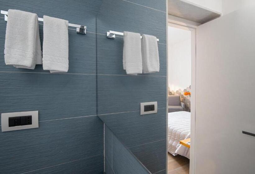 تختخواب و صبحانه Three Room   Sea View Luxury Loft