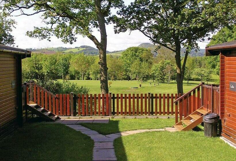 リゾートホテル Pine Lodges At Arscott Golf Club