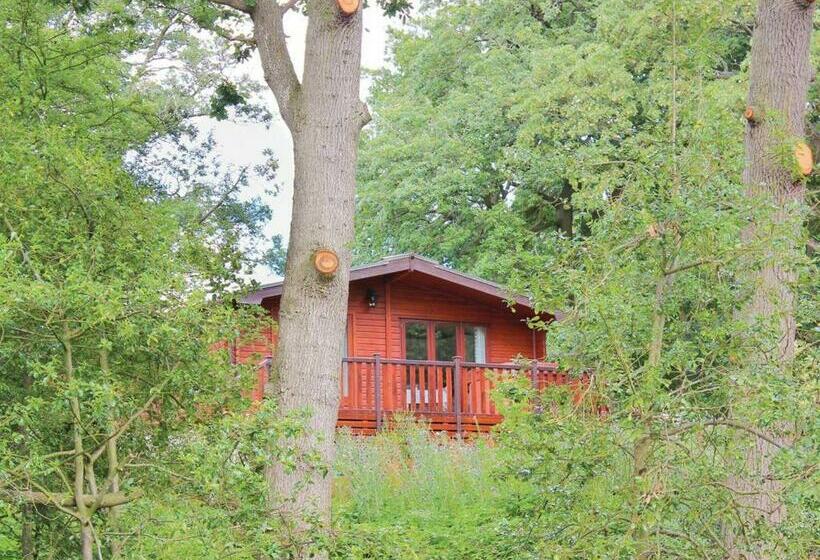 リゾートホテル Pine Lodges At Arscott Golf Club