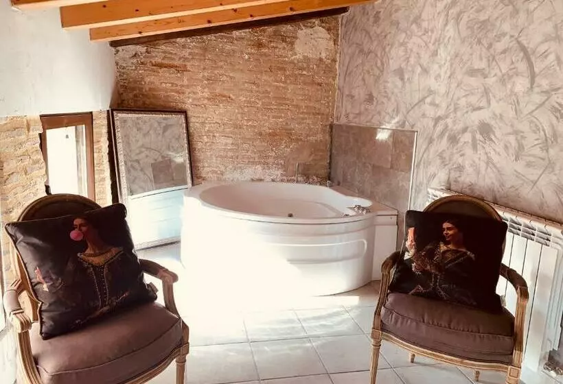 Hotelli Castillo Palacio De Bulbuente