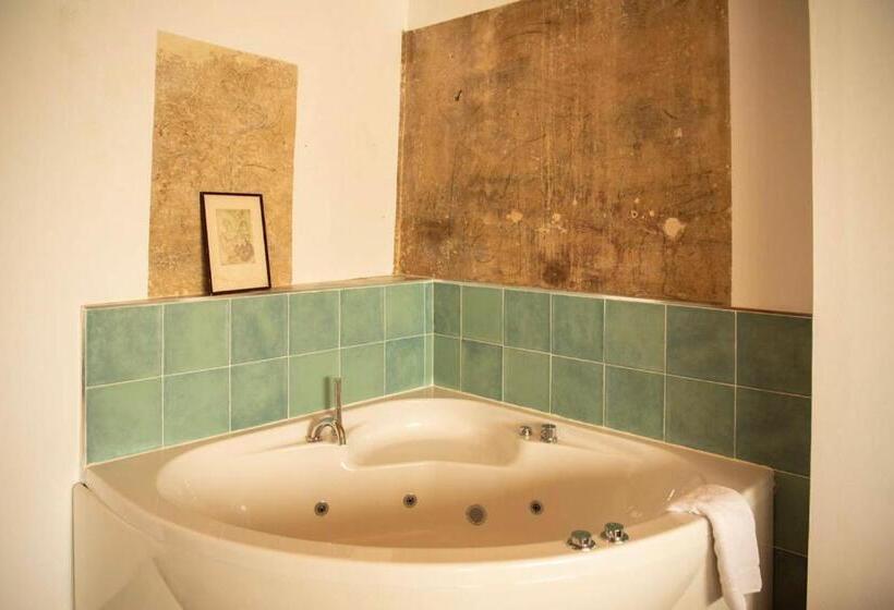 فندق Castillo Palacio De Bulbuente