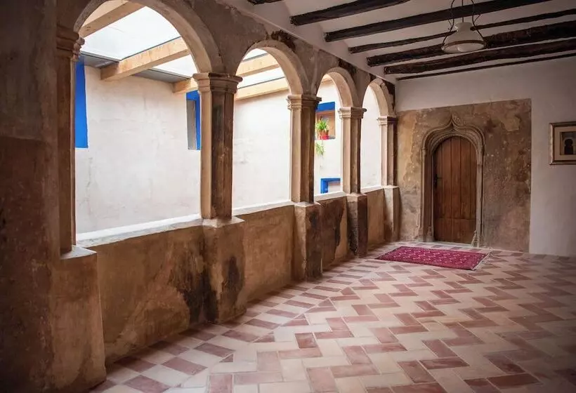 Hotelli Castillo Palacio De Bulbuente