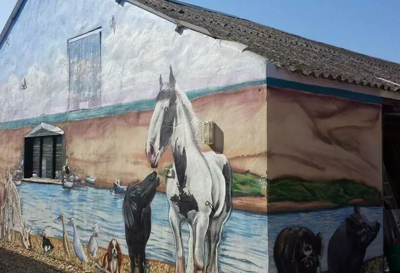 هتل Jurassic Loft Apartment