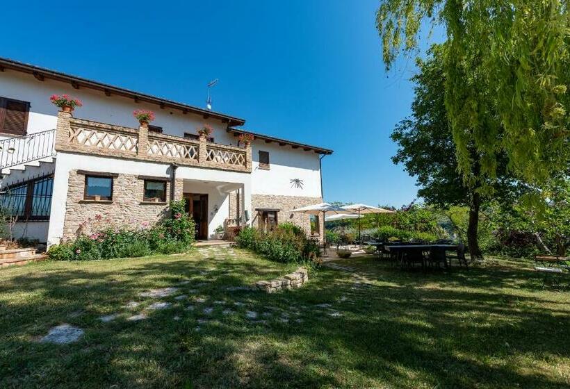 فندق Locanda Del Picchio