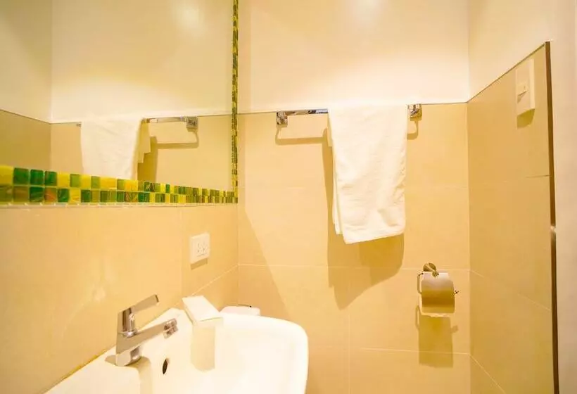 Hotelli Oyo 785 The Greenhive