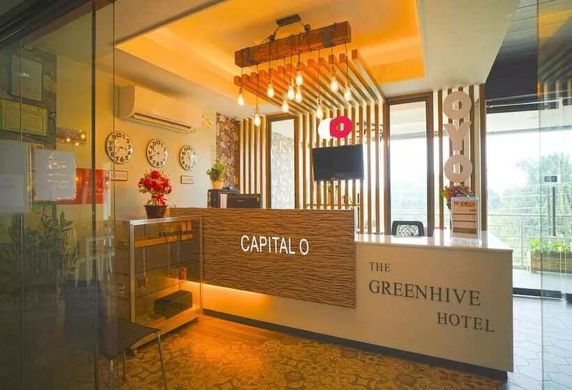 Hotelli Oyo 785 The Greenhive