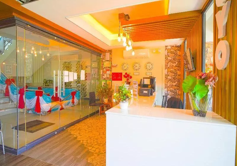 Hotelli Oyo 785 The Greenhive