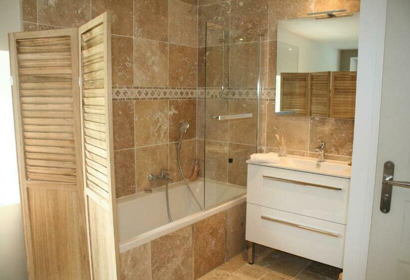 بنسيون Les Chambres D Hôtes De La Croix Bleue