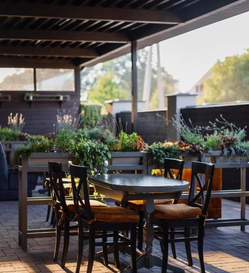 Rudison Hotel & Restaurant