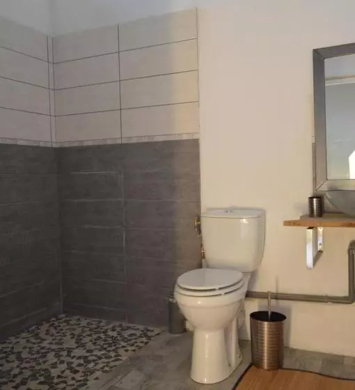 ベッドアンドブレックファースト Les Colombines