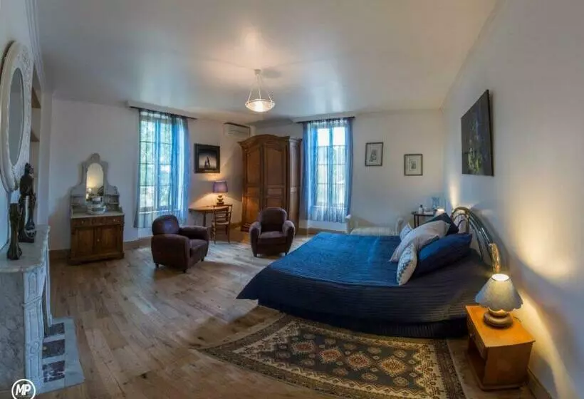 Aamiaismajoitus (B&B) Lou Castet De Lussolle   Chambres D Hôtes