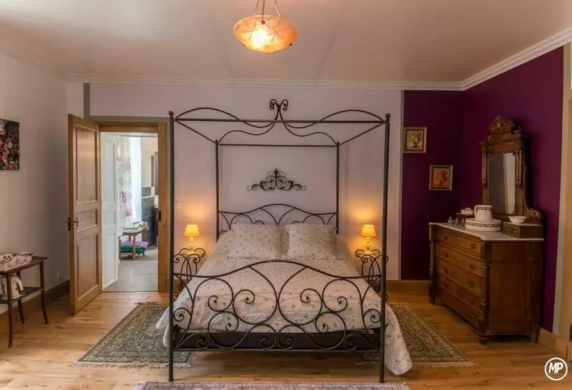 Aamiaismajoitus (B&B) Lou Castet De Lussolle   Chambres D Hôtes