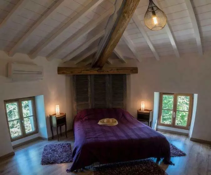 Aamiaismajoitus (B&B) Lou Castet De Lussolle   Chambres D Hôtes