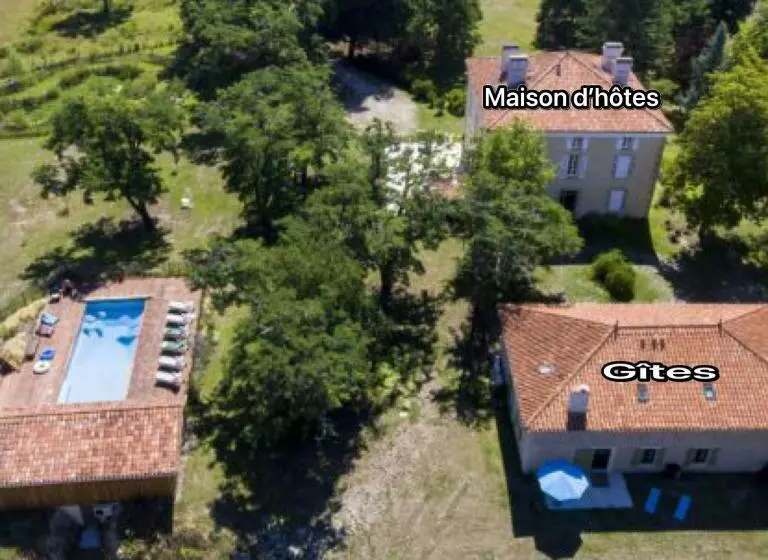 Aamiaismajoitus (B&B) Lou Castet De Lussolle   Chambres D Hôtes
