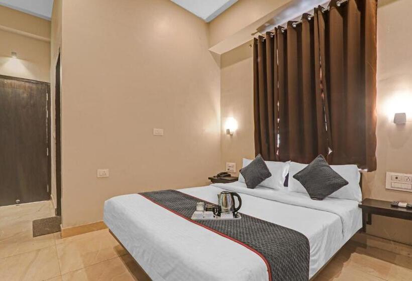 Super Townhouse 423 Amaraa Hotel Near Phoenix Palassio