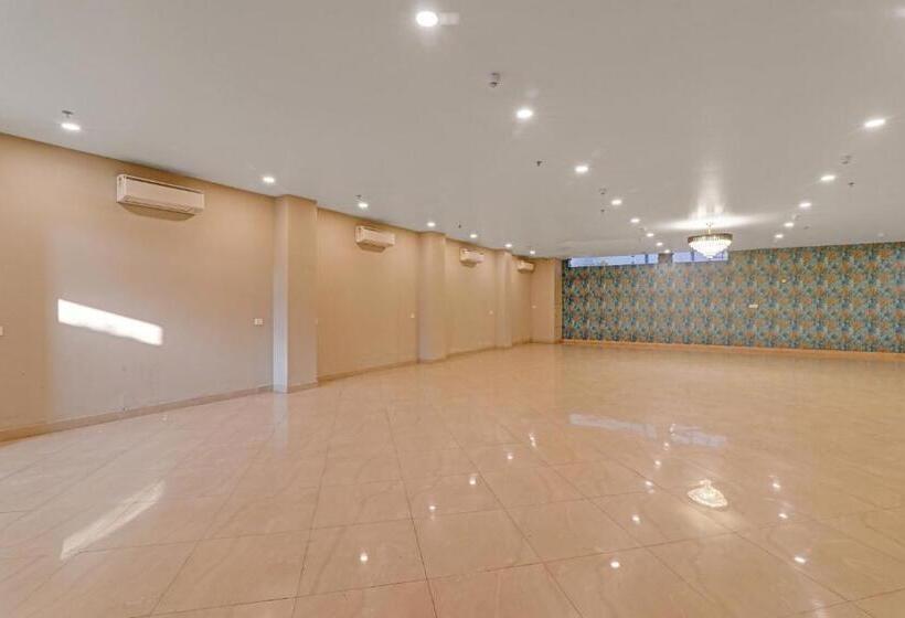 Super Townhouse 423 Amaraa Hotel Near Phoenix Palassio