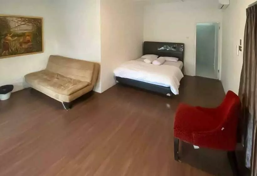 ホテル Reddoorz Plus @ Megamendung Puncak 2