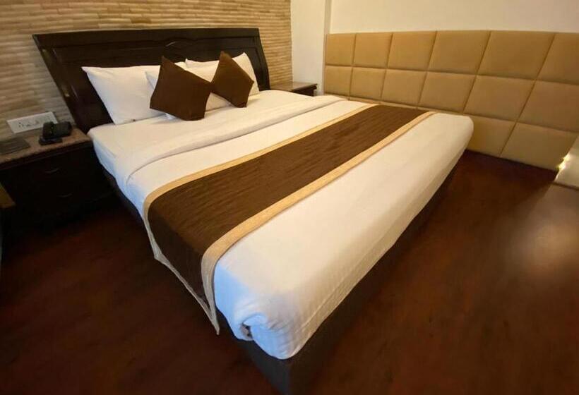 Отель The Pearl Industrial Area Phase 2