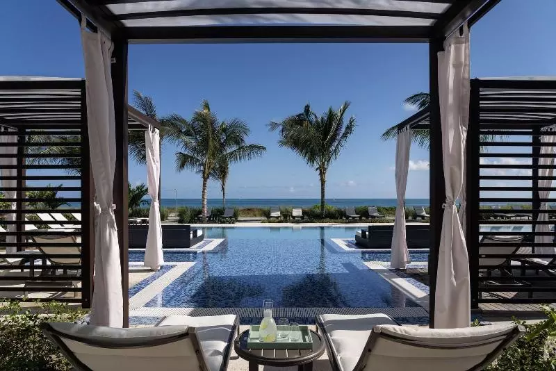 هتل The Ritz Carlton, Turks & Caicos