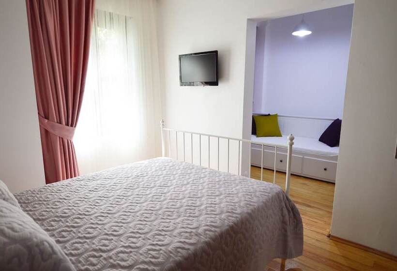 Bed and Breakfast Alayaz