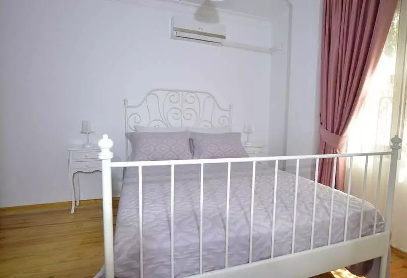 Bed and Breakfast Alayaz