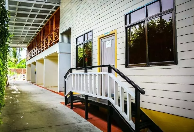 تختخواب و صبحانه Fema Lodge