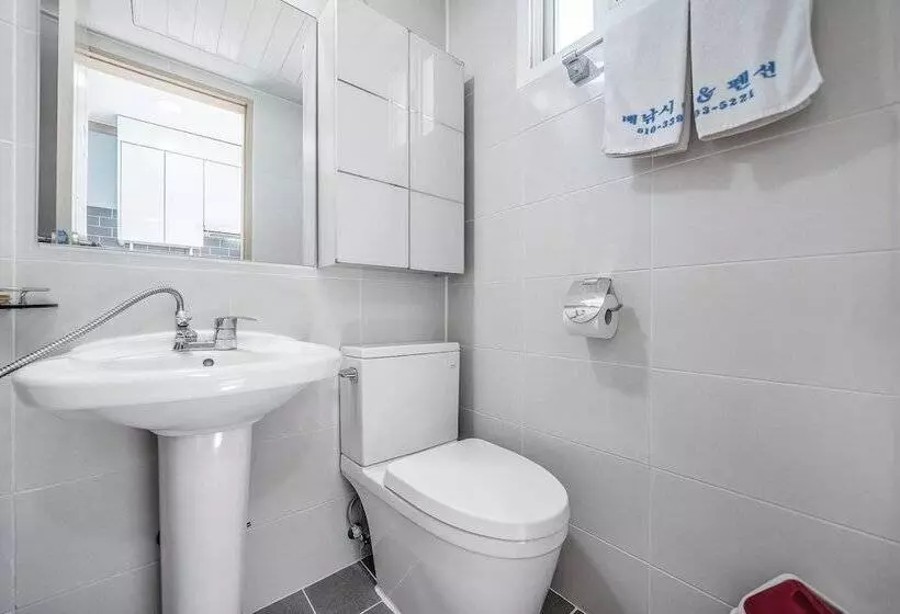 Goseong Gamnamu Pension