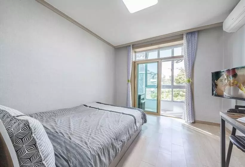 Goseong Gamnamu Pension