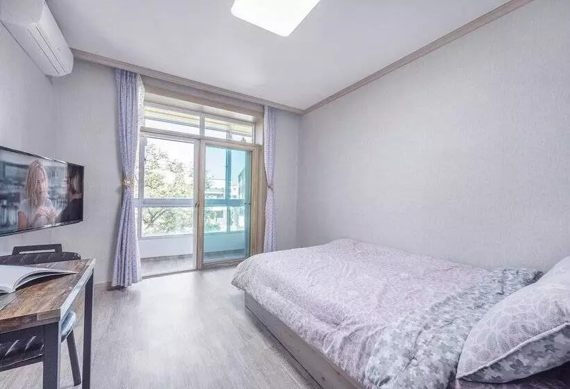 Goseong Gamnamu Pension