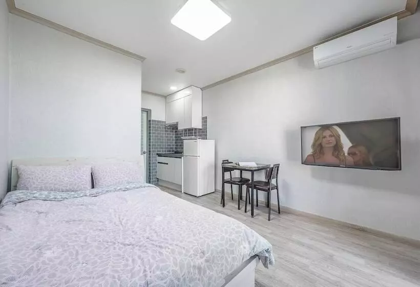 Goseong Gamnamu Pension