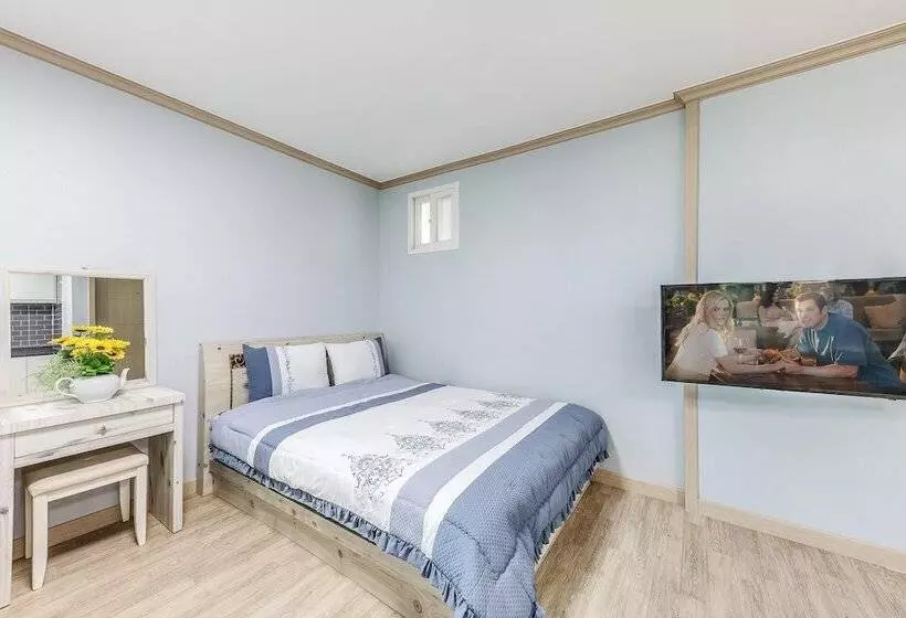 Goseong Gamnamu Pension