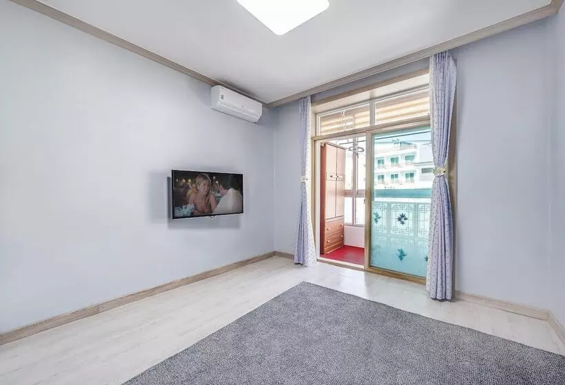 Goseong Gamnamu Pension