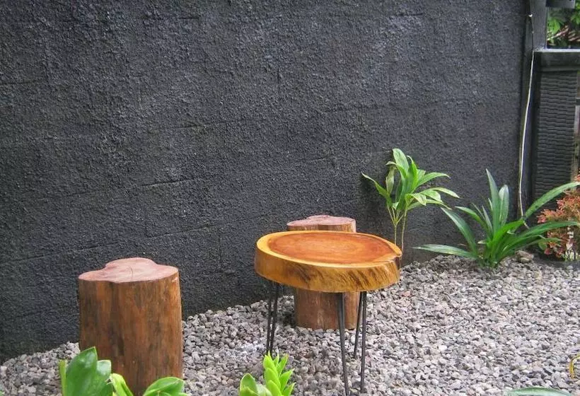 Hotelli Aqilakost N Cafe Gadog Puncak